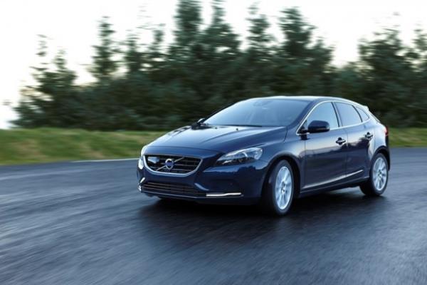 Yl sonuna kadar snrl saydaki Volvo V40 1.6 D2 Powershift (1.6 dizel otomatik) 84.280 TL yerine 80.850 TL'den, S60 D2 Powershift (1.6 dizel otomatik) 105.640 TL yerine 102.200 TL'den, XC60 Yeni D4 (dizel otomatik) ise 172.280 TL yerine 163.300 TL'den satlyor.
