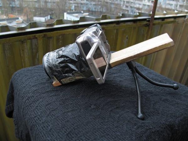 Yine kendi yapt dzenekler ile mini stdyosunu oluturdu.