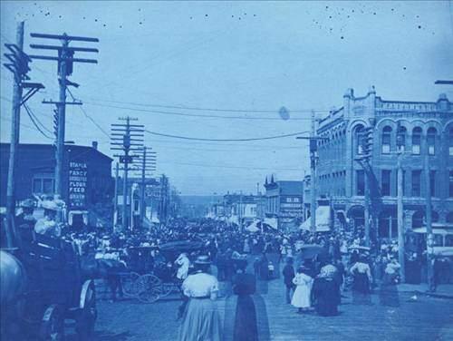 Ancak, hazin yk bundan sonra balad: ki Amerikal Musevi, Zaro Aa`y "yeni bir hayat vaadi" yle Amerika`ya gitmeye ikna etti.