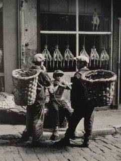 stanbul`da hamallk da yapt. Hamallar Tekilat`n o kurdu.