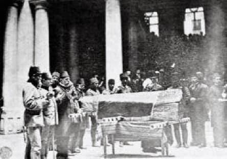 "lk" genlik yllarnda stanbul`a g ettiinde padiah III. Selim`di.