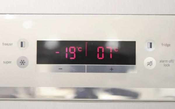 Buzdolabnzn kapan uzun sre ak tutarak ierideki snn artmasna ve mikroplarn remeye balamasna sebep olursunuz.