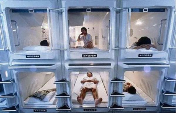 u an prototip aamasnda olan bu kapsl ev rezidansnda fiyatlarn 800 bin dolar olmas bekleniyor. Bu fiyata ramen, birok Japon nl ve i adam sraya girmi durumda...