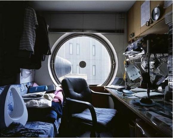 Japonya'da olduka popler olan kapsl evler, ne yazk ki kapal alan korkusu olanlar iin pek uygun deil.