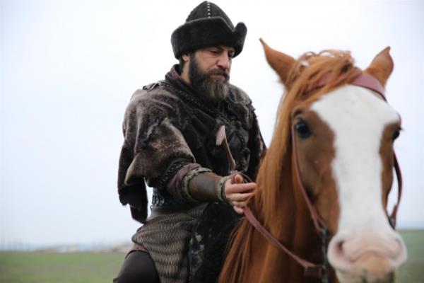 <p><b>Gndodu Bey</b></p>    Sleyman ah'n iktidar hrs olan olu Gndodu Bey ise babasnn lmnn ardndan kardei Sungur Tekin ile eski yurtlarna dnerek tarih sahnesinden sessiz sedasz kaybolmutu.