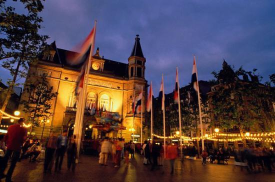 28. Lksemburg : 1 litre benzinin ortalama fiyat 1.77 dolar  1 litre benzin iin gnlk cretten ayrlan pay yzde 0.58