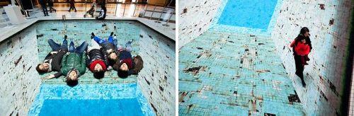 Jeroen Bisscheroux isimli sanatnn elinden geen bu havuz ierisine atlayp suyun tadn karmak isteyeceiniz cinsten bir havuz deil. Aksine, bu havuz optik illzyondan oluan bir enstalasyon sanat. Bu resmin ad Poor ve grenler gerekten de orada bir havuz olduunu sanyor.