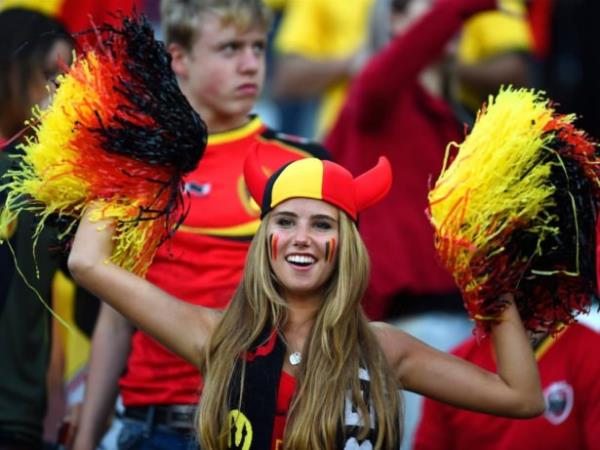 Dnya Kupas'nda taraftarlar iinde bulunan Axelle Despiegelaere adl Belikal kadnn bu fotoraf yle bir viral oldu ki, 17 yandaki gen kadn bu fotoraf sayesinde modellik teklifleri ald.