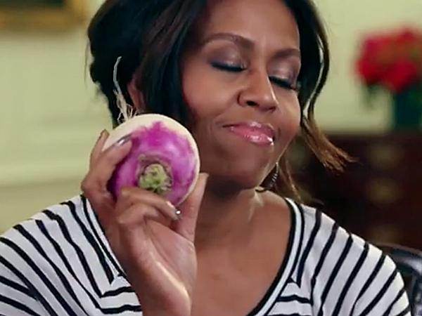 "First Lady" Michelle Obama'nn elinde turpla "Turn Down for What" arks eliindeki Vine videosu da gndeme damgasn vurmut. Obama, bir kullancnn "ortaya her ktnzda ka kalori yakyorsunuz" sorusuna cevaben "ortaya kmak" anlamndaki "turn up" szcne benzer bir telaffuza sahip "turnip" yani turp ile dans ederek bu videoyu ekti.
