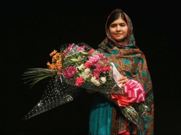 Pakistanl 17 yandaki insan haklar aktivisti Malala Yousafzai, lkesinde yrtt eitim ve kadn haklar konularndaki aktivistlii nedeniyle Nobel Bar dl'n alan en gen isim oldu.