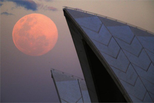 <br><b>Sydney Opera Binas</b></br>  10 Austos 2014