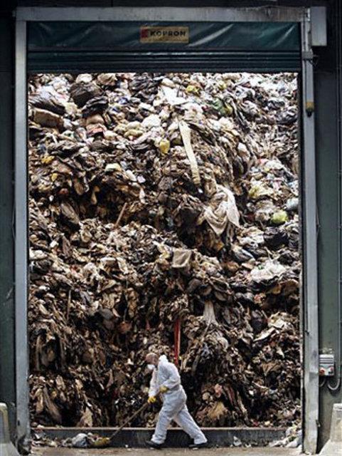 Nakliye ettiimiz bir ok rn ise kullanm mrleri dolunca veya dolmadan bir yerlerde ylyorlar. Ve bu ynlar da ileride belki dnyamzdan nakliye etmek iin ok daha farkl aralara muhta olacaz.