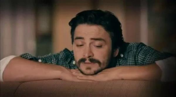 Bana "Alkoll zaten grmyor musun?" denilince mekandan ktk. Sevgili Ahmet, srf altn insanlarn gecesi bozulmasn diye seni orada yumruklamadm ama beni bul ve dediini yap.