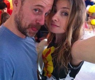 Sare de annesinden ok babasna benziyor.