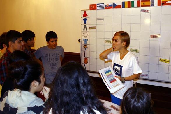 <p><b>15. Her dili bilen insanlar</b></p>    Bilim kurgu filmlerine konu olabilecek elektronik bir cihaz ile, insanlar her dili konuabilecek duruma gelebilirler.