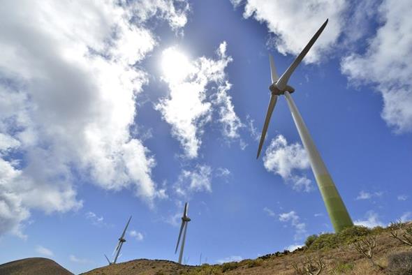 <p><b>6. Tamamen yenilenebilir enerjiye geilebilir</b></p>    Eer gerekli yatrm yaplrsa, 2050 ylnda enerjimizi neredeyse tamamen yenilenebilir enerji kaynaklarndan salayabiliriz.