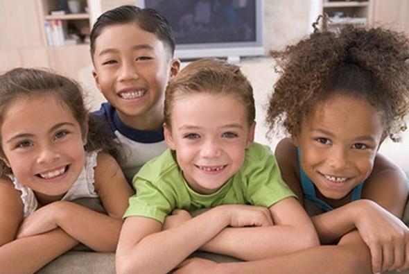 <p><b>8. Daha eit toplum</b></p>    Verilere bakldnda, 1900 ylndan bu yana insanlar arasndaki gelir farknn srekli azald grlyor. Byle devam ederse 2050 ylnda bu fark son derece dk bir seviyeye inecek.