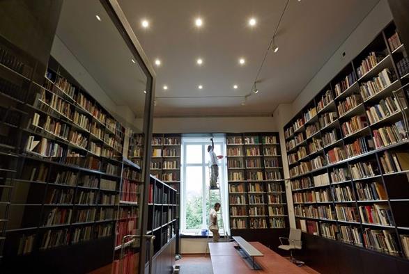 <p><b>9. Okuma-yazma oran artacak</b></p>    u an dnya nfusunun yzde 23.6's okuma yazma bilmiyor. Gelien eitim olanaklar ile birlikte 2050'de bu oran yzde 12'ye kadar decek.