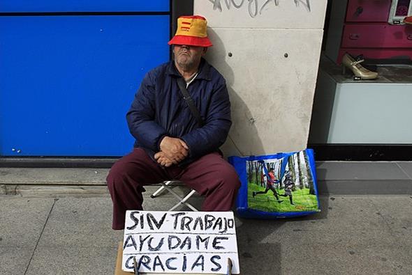 <p><b>4. Fakir lke kalmayacak</b></p>    1980'lerden bugne yaplan incelemelerde dnyadaki fakir lkelerin saysnn srekli azald grlyor. Bill Gates de "2035 itibariyle dnyada fakir lke kalmasn beklemiyorum" demiti. Aratrmalar 2050'ye kadar dnya nfusunun neredeyse tamamnn fakirlikten kurtulacan gsteriyor.