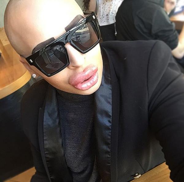 �ngiltere'de 23 ya��ndaki erkek maky�z Jordan James Parke'�n ABD'li TV y�ld�z� Kim Kardashian'a benzeyebilmek yapt�rd��� estetik ameliyatlara 150 bin dolar, yani yakla��k 350 bin lira harcad��� a��kland�.