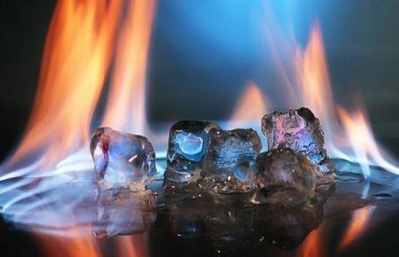 <br><b>Metan gaz</b></br>  Metan gaz, Bermuda'daki kayplarn bir ksm iin geni apl varlyla sorumlu tutulan bir gaz tr. Laboratuvar almalar, metan gaznn, suyun younluunu artrarak gemilerin batmasna yol aabileceini kantlam.