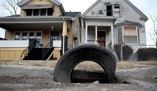 Terkedilen evlerden bazlar