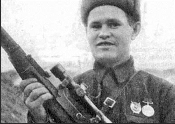 <br><b>5. Lyudmila Pavlichenko</b></br>  309 kayda gemi lm. lk iki kurbann Belyayevka yaknnda makineli tfek kullanarak ldrmt. Katld ilk atma Odessa'dayd.