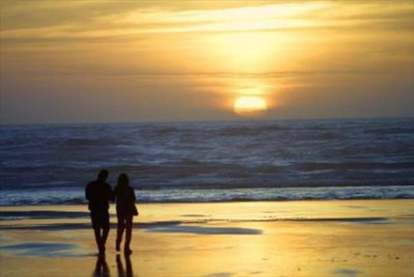 <p><b>Deniz havas almak salkl m? </b></p>  ehirden uzak deniz kysnda yaamak salkl olabilir. ?Deniz havas? yani denizin neden olduu gzel koku, sahilde yaayan bir bakteri sayesinde ortaya kar.