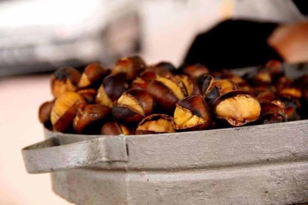 3 iri tane ya da 6 kk tanesinin, 1 dilim ekmek kadar enerji verdiini ve bol niasta dolaysyla karbonhidrat ieriini de gz ard etmemek gerekiyor.