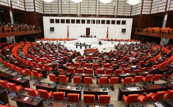 <p>YEMNLER</p>  Genel seimde milletvekili seilmesine ramen cezaevinde olduu iin yemin edemeyen HDP milletvekilleri serbest kald ve seildikten 3 yl sonra yemin ederek grevlerine balad.