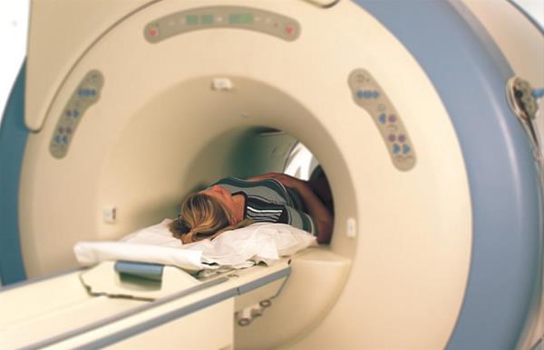 <P><B>9- Kanser riskini bilmek ve kanser tarama programlar�na girmek</B></P>  Ki�ide herhangi bir �ikayet olmasa bile, belli ya�larda yap�lan tarama testleri ile kanser erken evrede saptanabilmektedir.