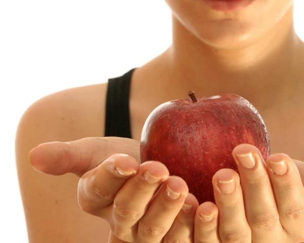 <P><B>5- Sa�l�kl� beslenmek</B></P>  Kanser riskini art�ran g�dalardan uzak durmak, k�sa zamanda y�ksek ate�te pi�irme gibi y�ntemlerden ka��nmak �nemlidir.