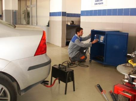 <p><b>Emisyon lm cezas zamland</b></p>  Emisyon lm yaptrmayan motorlu tat sahiplerine uygulanan 500 TL'lik idari para cezas, 1 Ocak 2015 itibaryla 963 TL'ye karld.