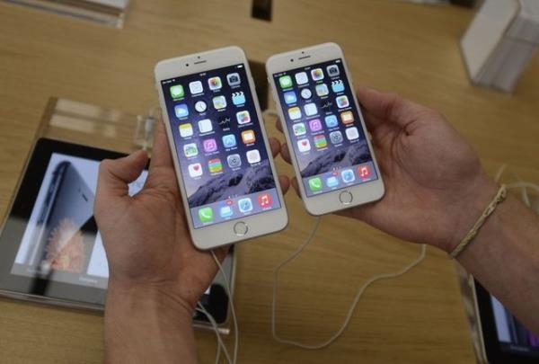 Apple'n 2015'te akll telefonlarda birok gncellemeye gideceini kaydeden uzmanlar, bu nedenle Apple hayranlarnn 2015'te kacak yeni rnlerle oka girebileceini ifade etti.