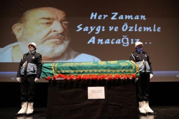 Tiyatronun usta oyuncusu Seluk Uluergven