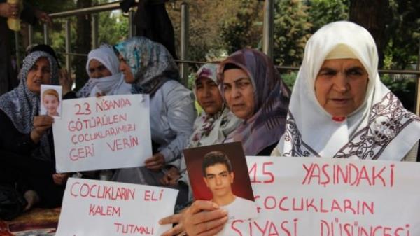 16 Mays ? ocuklar Pkk tarafndan karlan anneler eylem yapt