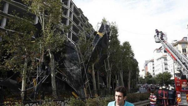 23 Eyll ? Taksim'de frtna nedeniyle inaat iskelesi kt