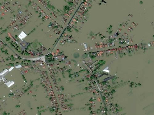 Sel baskn sonras Gunja, Hrvatistan, 21 May 2014