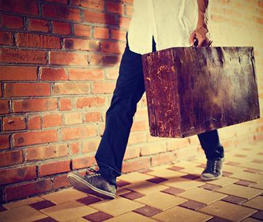 <p><b>Arjantin</b></p>    Gece yars 12 olmadan kurufasulye yemenin yeni ylda uur getireceine inanlyor. Onun iin o gn btn evlerde bu yemek piiyor. Bazlar ise geceyars evlerinin nnde bavulla dolayorlar. Bunun, yeni ylda ok seyahate kmalarn salayacan sylyorlar.