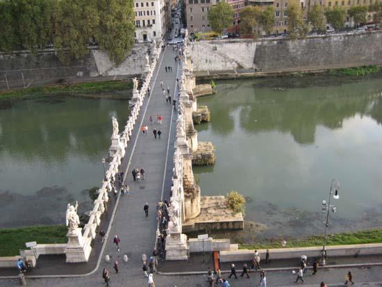 <p><b>talya</b></p>    Fazla eski olmayan, 1946'ya dayanan gelenee gre Tiber Nehri'ne atlayarak derdinizden, tasanzdan arnyorsunuz.