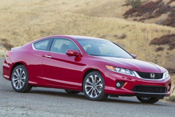 <p><b>5 - Honda Accord Coupe</b></p>  Honda Accord Coupe, NHTSA'dan en yksek puan alan aralardan birisidir.Tasarm olarak da ok beeni toplayan Accord Coupe, byk bagaj olan sedandan ok daha zarif bulunuyor.   <p>Performans da iyi olan bu ara hznz ykselttiinizde bunu size hissettirmiyor.</p>