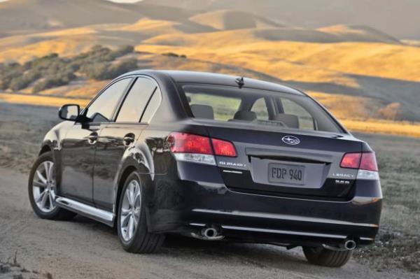 <p><b>7 - Subaru Legacy</b></p>  Subaru tpk orta lekli Legacy Sedanda olduu gibi bu aracnda da srclerine drt eker zellii sunmu.   <p>Gelitirilmi tutu gcyle srclerin kaza yapmasn nleyen bu ara en yksek seviyede gvenlik sistemini zerinde barndryor.</p>