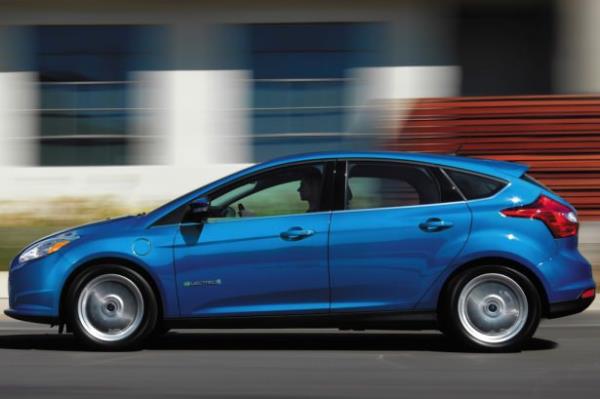 <p><b>4 - Ford Focus Electric</b></p>  NHTSA, Ford Focus'un  farkl modelini de test etti ve her birine ok gvenli olduklar iin 5 yldz verdi.   <p>Ancak sadece bir tanesi 3 kategoride de birinci oldu.</p>