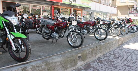 <p>Motorlu Tatlar Vergisi Motosikletler (1-3 ya)-100-250 cm3 aras </p>    2014: 102 TL   <br>2015: 112 TL </br>