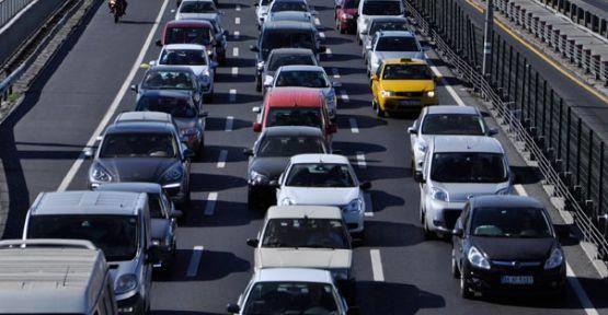 <p>Motorlu Tatlar Vergisi Otomobil, arazi tat (1-3 ya) -1300 cm3 ve aas </p>    2014: 537 TL   <br>2015: 591 TL </br>