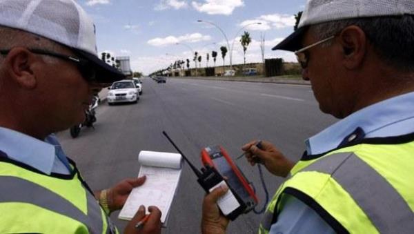 <p>Trafik Cezalar -Alkoll ara kullananlar lk yakalamada </p>    2014: 727 TL   <br>2015: 800 TL </br>