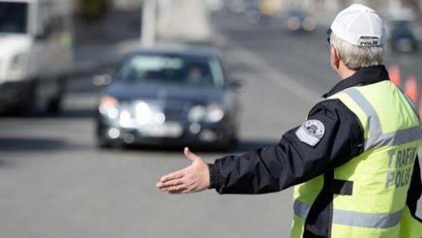 <p>Trafik Cezalar -Alkoll ara kullananlar kinci yakalamada </p>    2014: 911 TL   <br>2015: 1.003 TL</br>