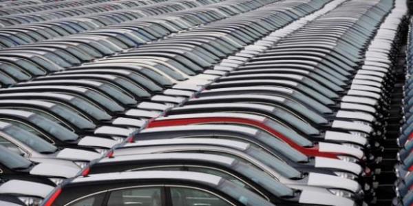 <p>Motorlu Tatlar Vergisi Otomobil, arazi tat (1-3 ya)-3501-4000 cm3 aras </p>    2014: 11.940 TL   <br>2015: 13.147 TL </br>