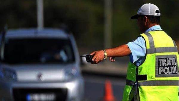 <p>Trafik Cezalar -Krmz kta geme </p>    2014: 172 TL   <br>2015: 189 TL </br>