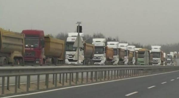 <p>Motorlu Tatlar Vergisi Kamyonet, kamyon (1-6 ya) -10.001-20.000 kg aras </p>    2014: 2.338 TL   <br>2015: 2.574 TL</br>